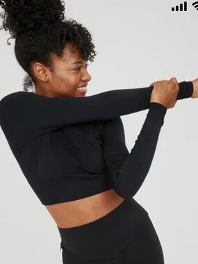 Offline by Aerie Sidewalk Seamless Long Sleeve Black Cropped Active Top M